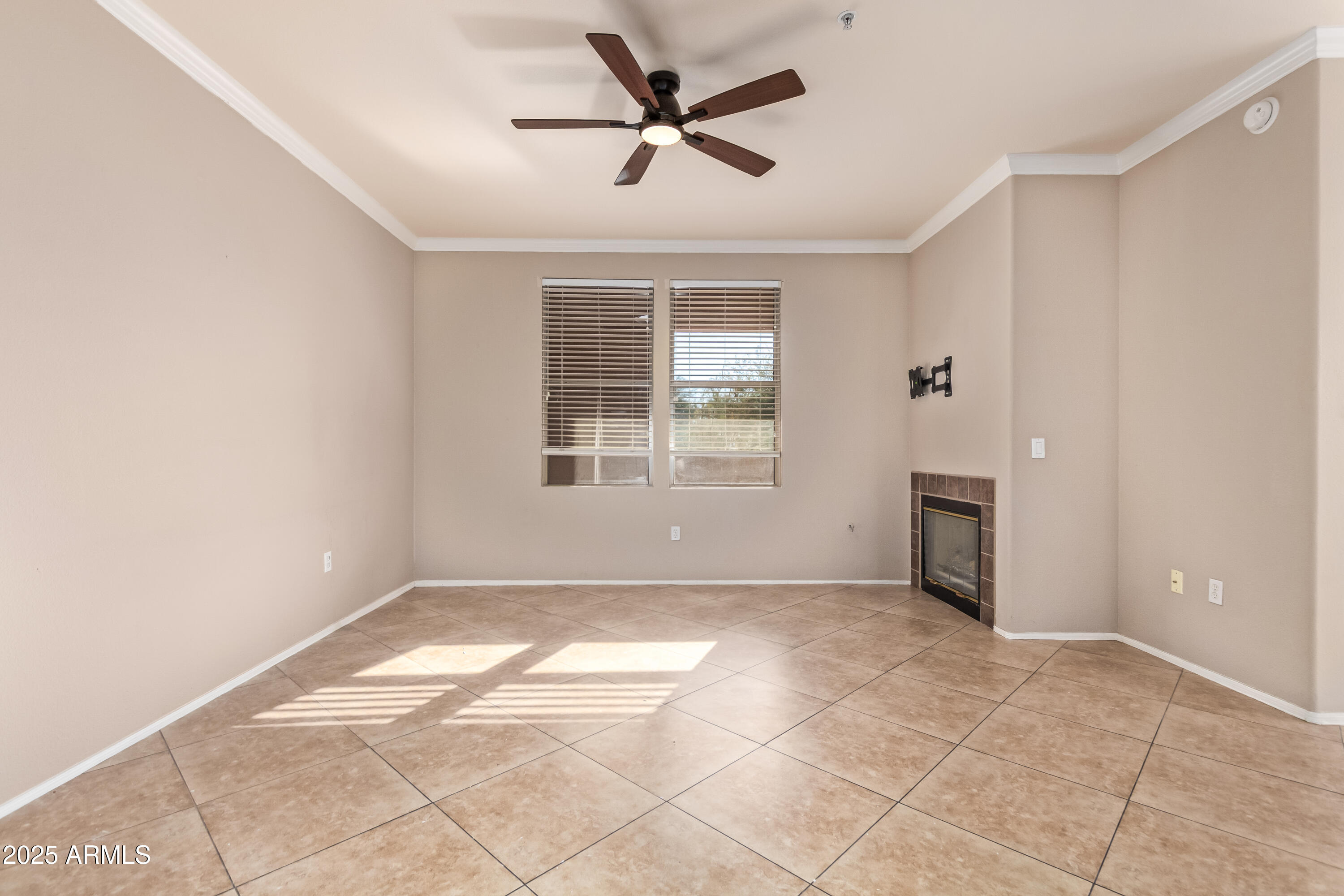 19777 North 76th Street, Unit 1337 Scottsdale, AZ 85255 - Photo 10 of 33 a view of an empty room with a window