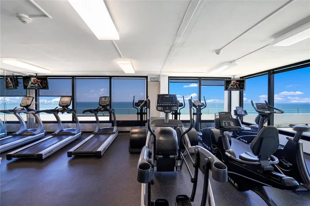 $2,250 | 5555 Collins Avenue, Unit 8P, Miami Beach, FL 33140