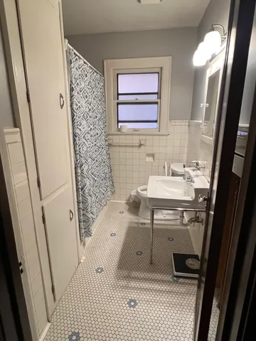 $1,750 | 702 North Raynor Avenue, Unit 2, Joliet, IL 60435