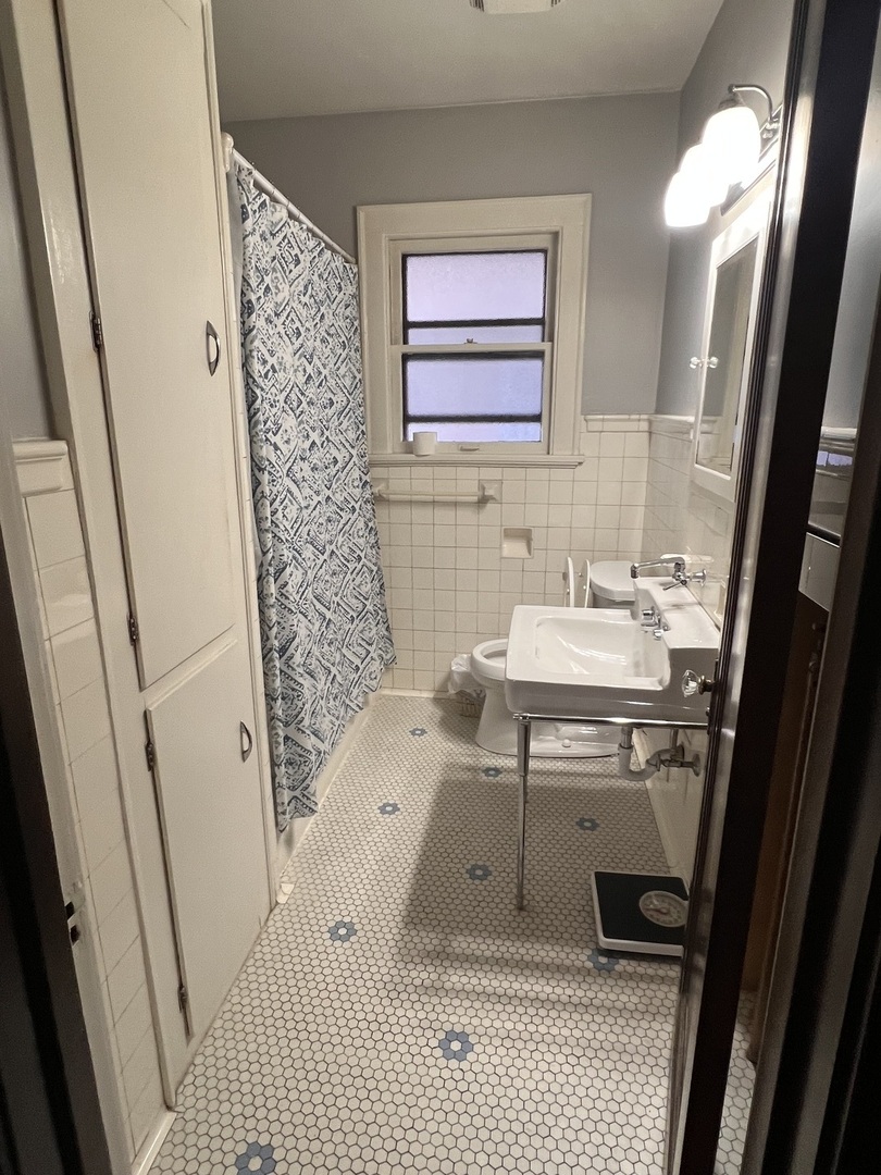 702 North Raynor Avenue, Unit 2 Joliet, IL 60435 - Photo 4 of 9