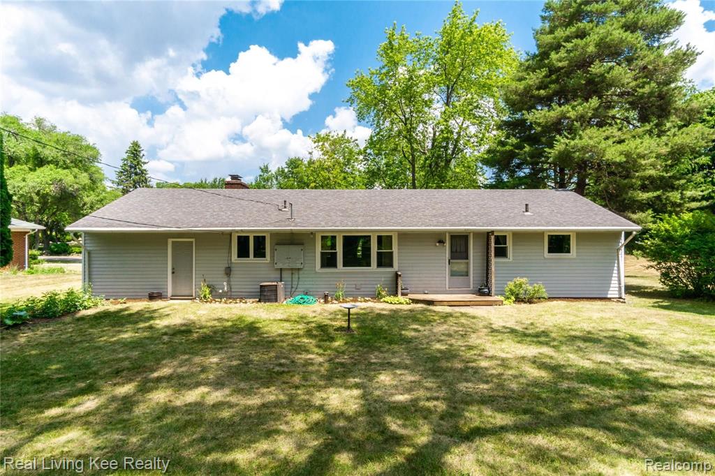 2361 Oklahoma Avenue Rochester Hills, MI 48309 - Photo 6 of 45