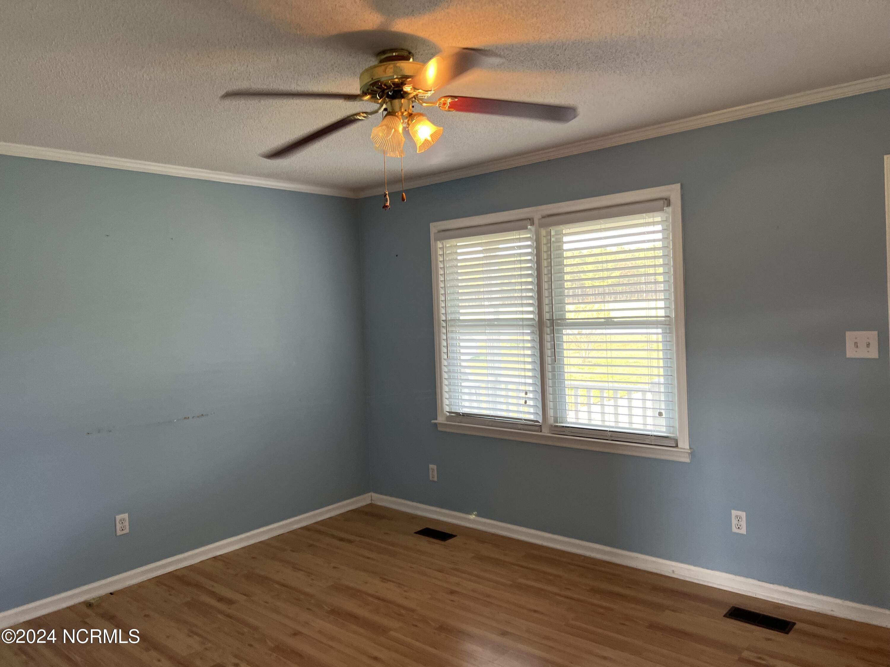 634 Kilquick Road Tarboro, NC 27886 - Photo 5 of 20 Living room