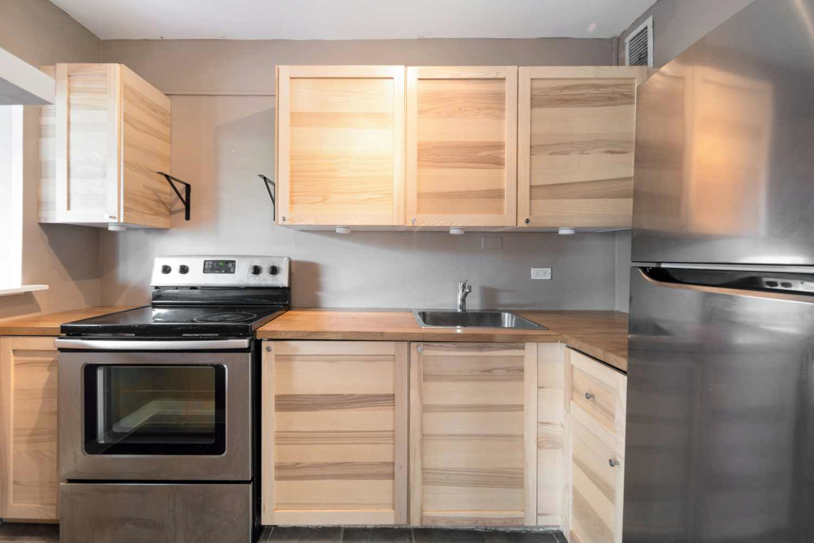 5757 North Sheridan Road, Unit 4E Chicago, IL 60660 - Photo 7 of 11 a kitchen with appliances cabinets and a window