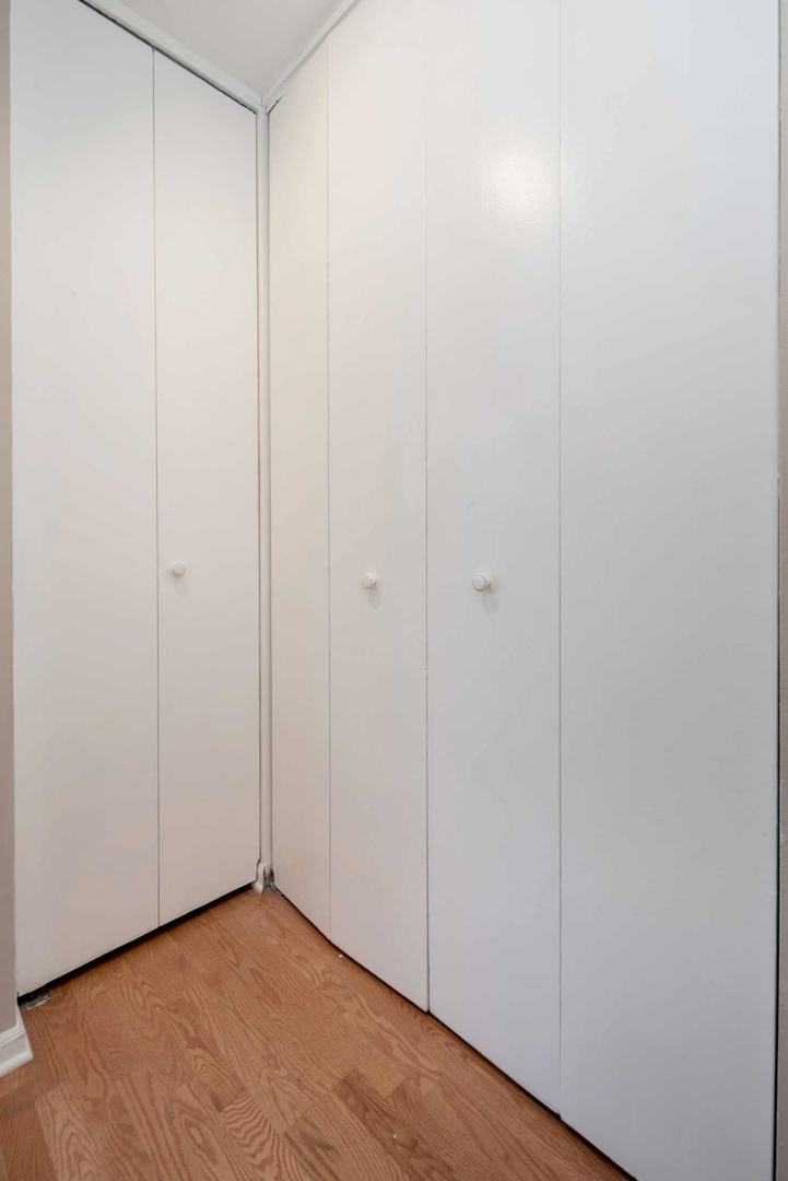 5757 North Sheridan Road, Unit 4E Chicago, IL 60660 - Photo 9 of 11 a view of an empty room