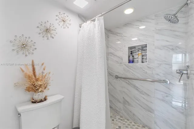 $585,000 | 1155 Brickell Bay Drive, Unit 603, Miami, FL 33131