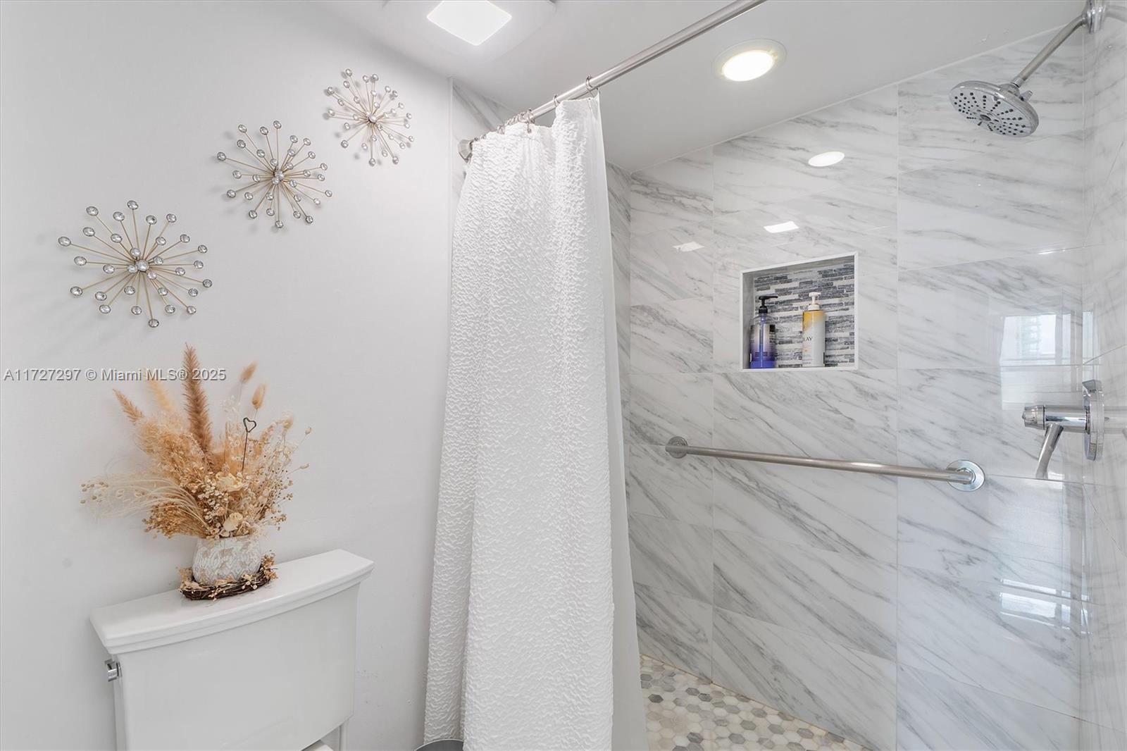 1155 Brickell Bay Drive, Unit 603 Miami, FL 33131 - Photo 18 of 22