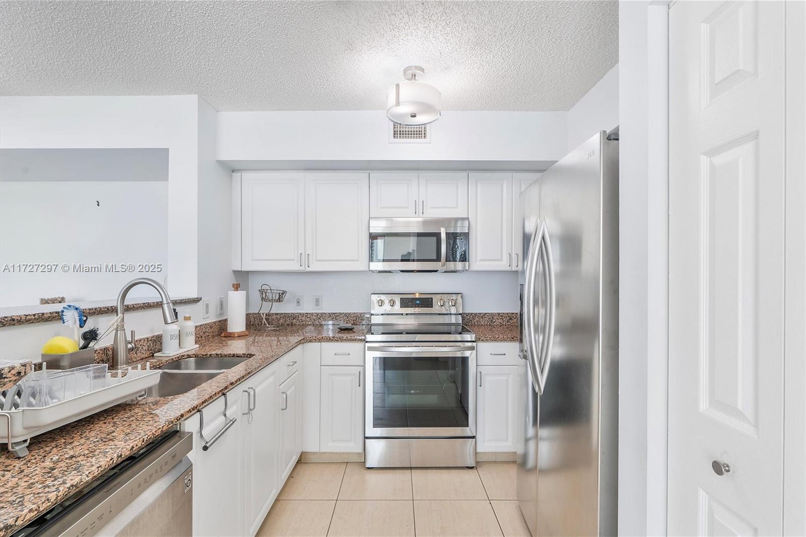 1155 Brickell Bay Drive, Unit 603 Miami, FL 33131 - Photo 8 of 22