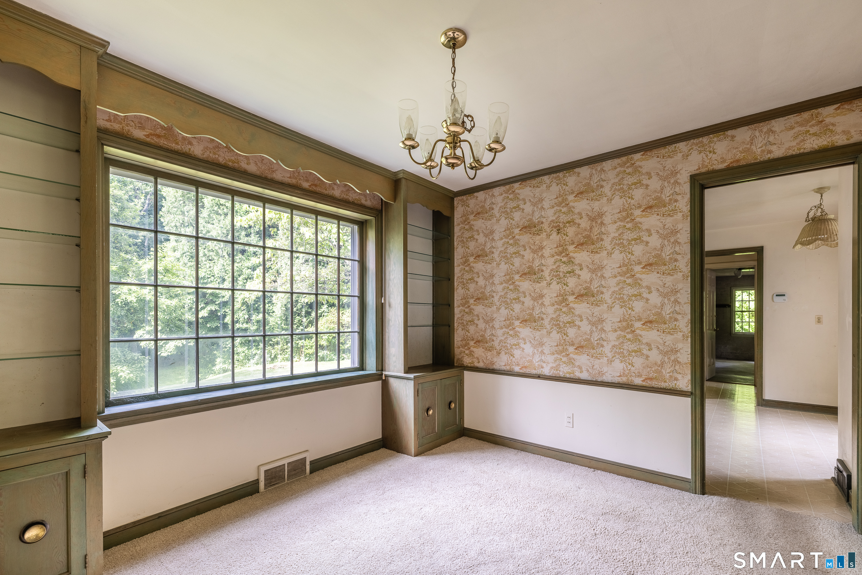 65 Manor Hill Road Stratford, CT 06614 - Photo 6 of 36