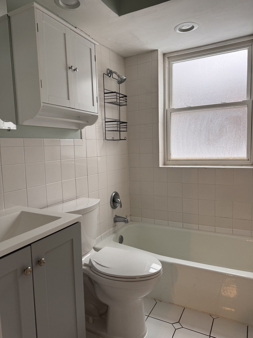 705 Strom Drive, Unit 2D West Dundee, IL 60118 - Photo 12 of 14