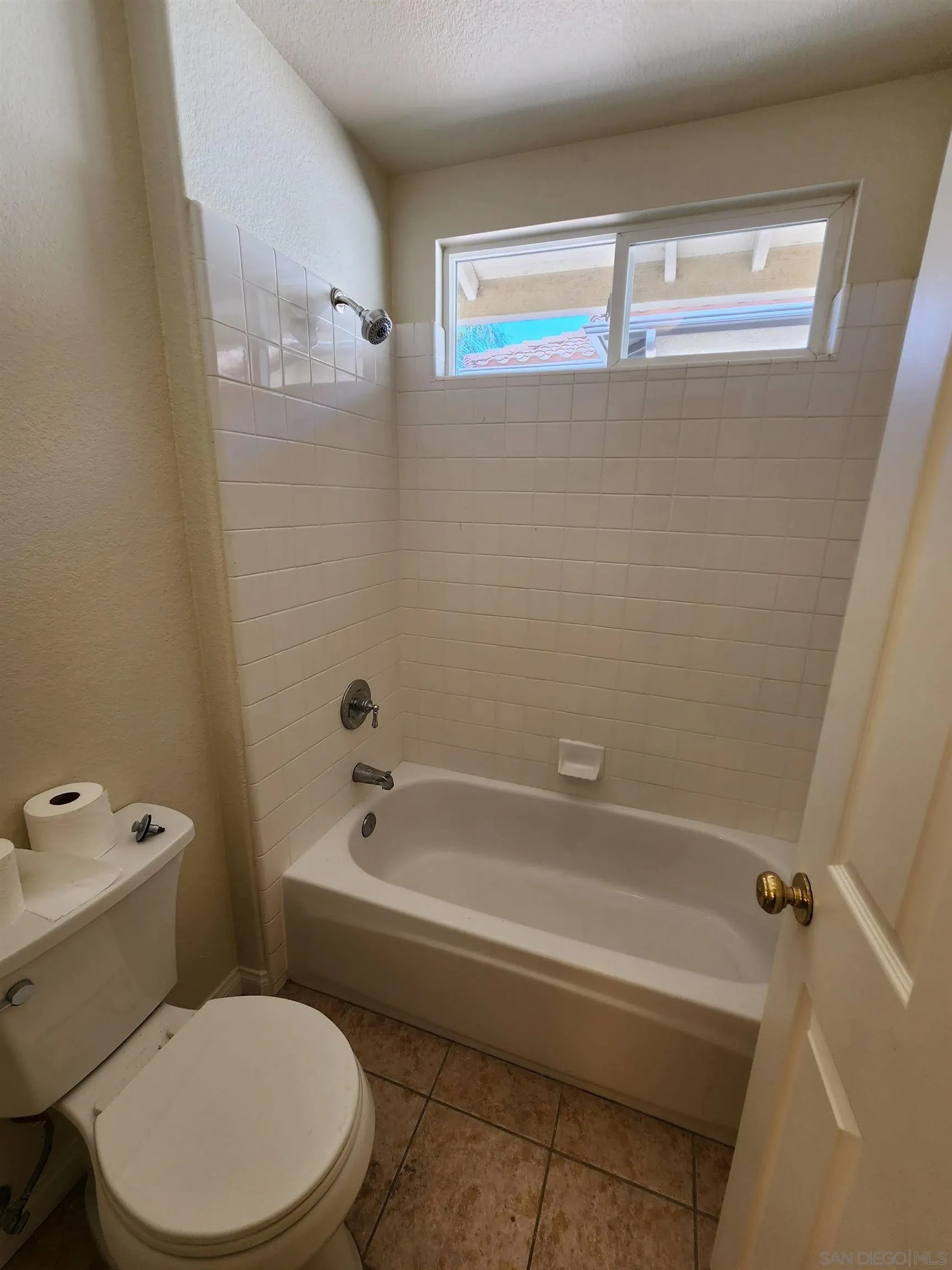 10552 Canberra Court San Diego, CA 92127 - Photo 14 of 25 a bathroom with a toilet and a bathtub