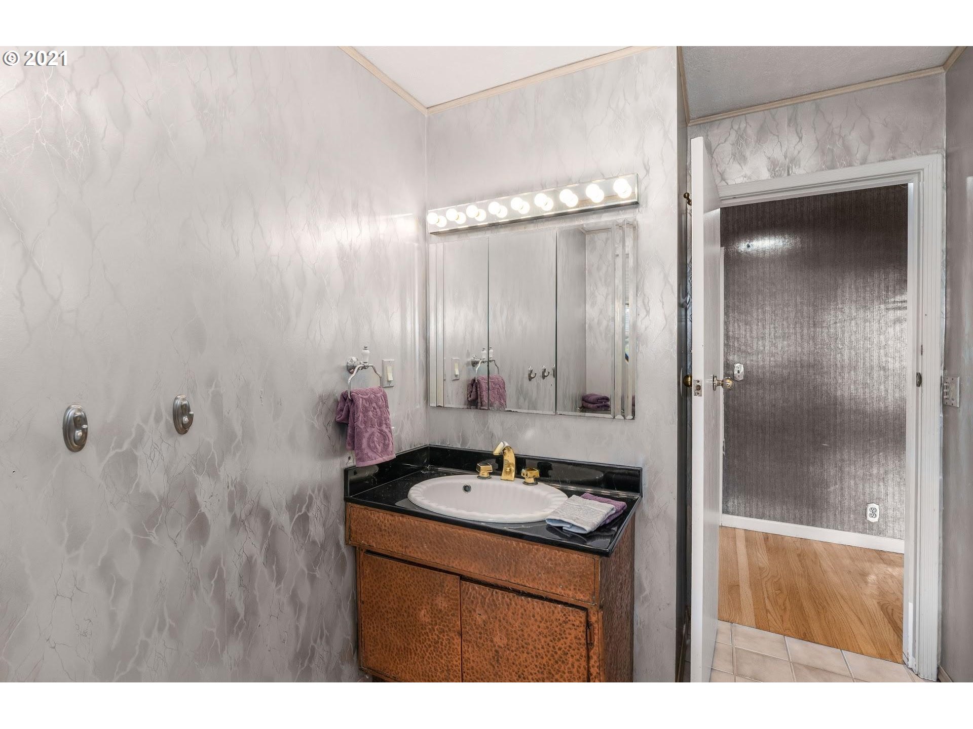 8670 Southwest Birchwood Road Portland, OR 97225 - Photo 15 of 30 Bathroom