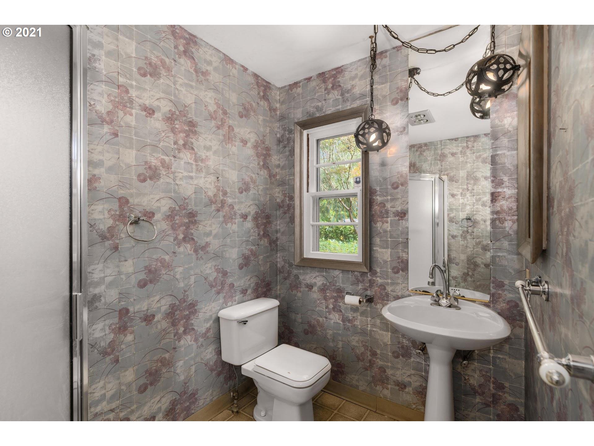 8670 Southwest Birchwood Road Portland, OR 97225 - Photo 16 of 30 Bathroom