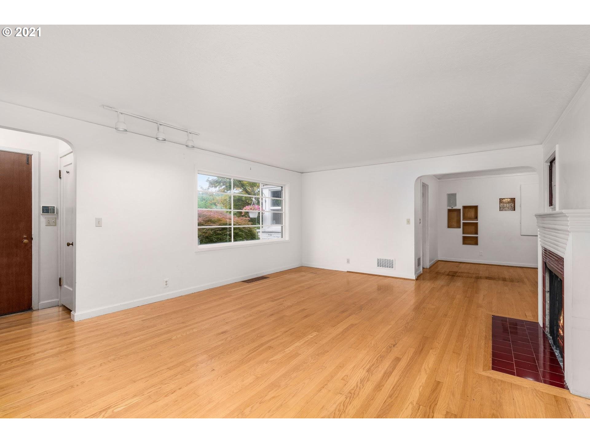 8670 Southwest Birchwood Road Portland, OR 97225 - Photo 5 of 30 Living Room