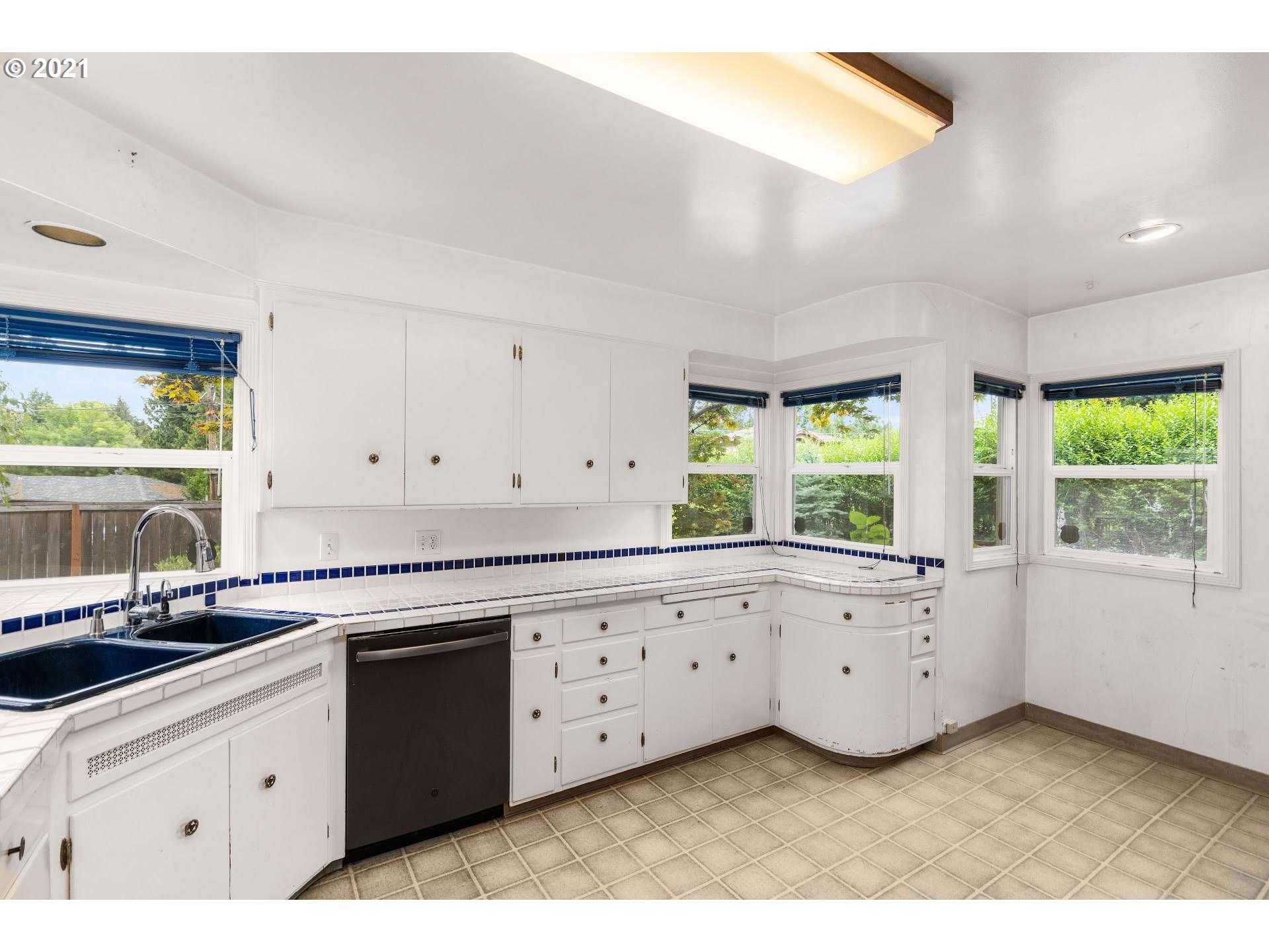 8670 Southwest Birchwood Road Portland, OR 97225 - Photo 8 of 30 Kitchen