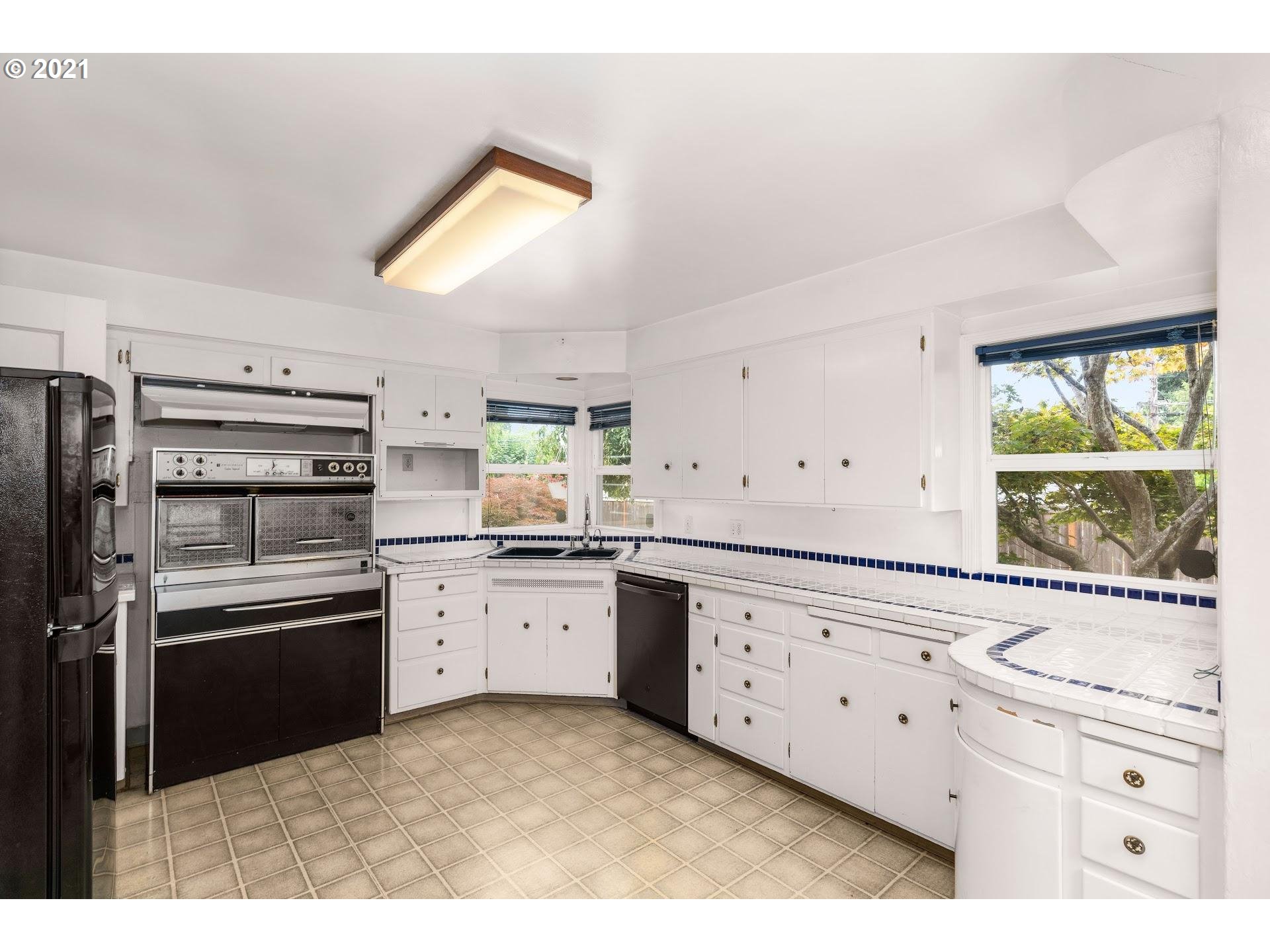 8670 Southwest Birchwood Road Portland, OR 97225 - Photo 9 of 30 Kitchen