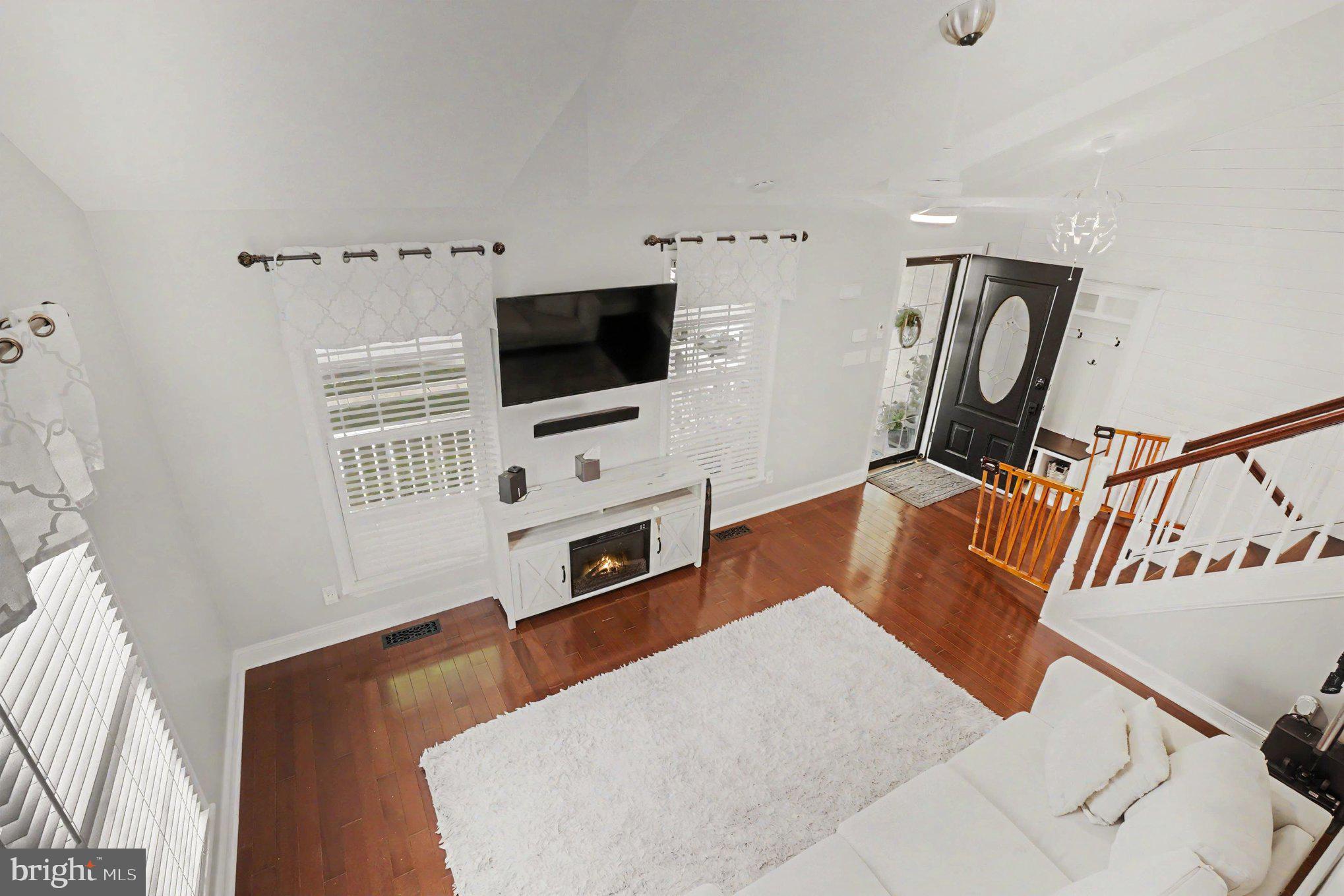 3727 Seneca Garden Road Middle River, MD 21220 - Photo 11 of 44 Living Room with cathedral ceilings