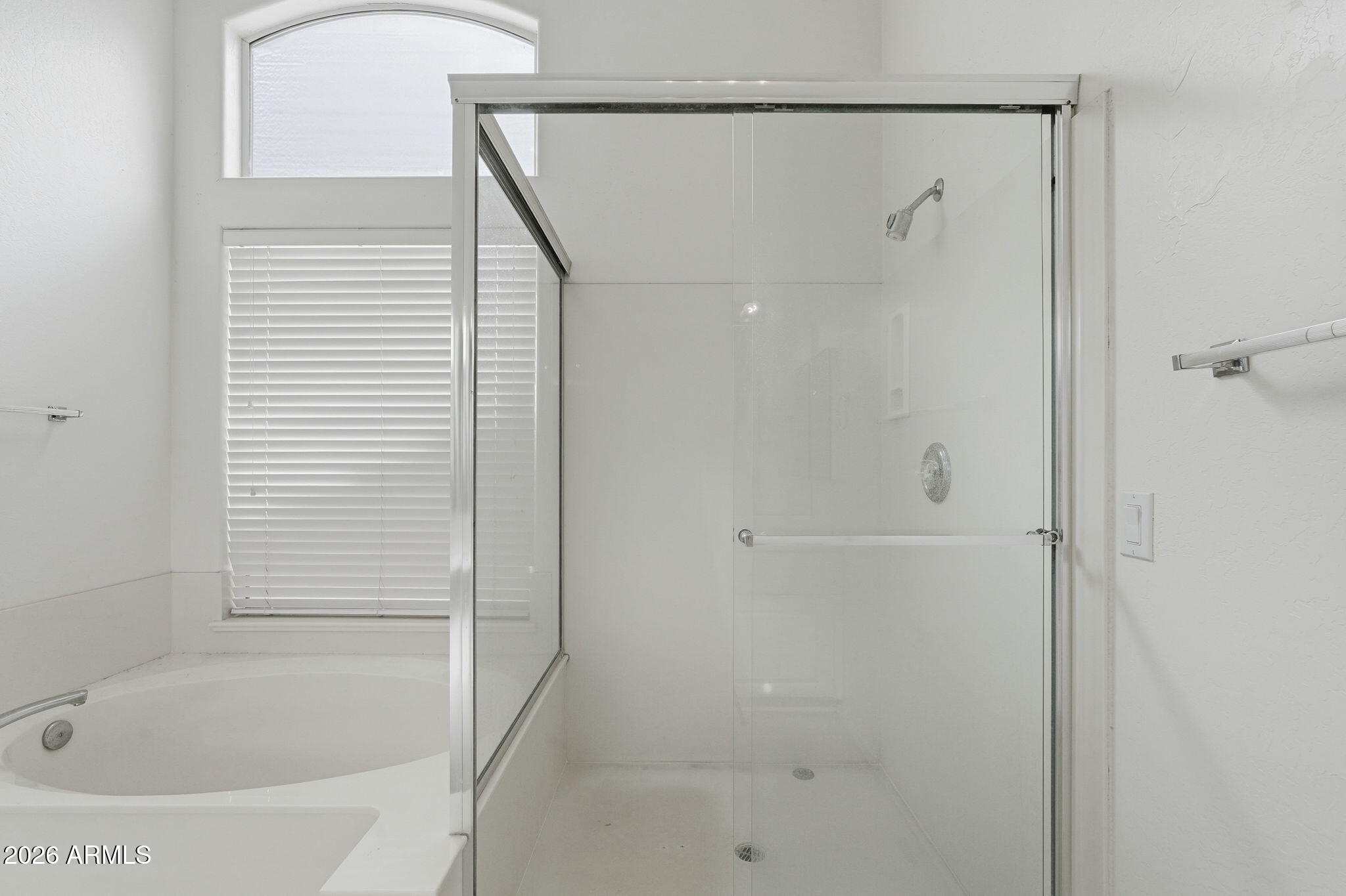 16651 South 18th Way Phoenix, AZ 85048 - Photo 34 of 43 a bathroom with a bathtub