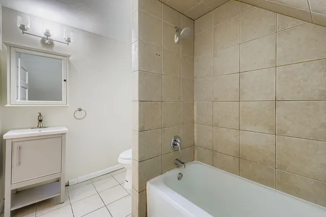 $2,399 | 2939 Russell Avenue North, Minneapolis, MN 55411