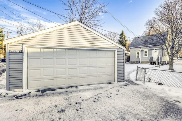 $2,399 | 2939 Russell Avenue North, Minneapolis, MN 55411