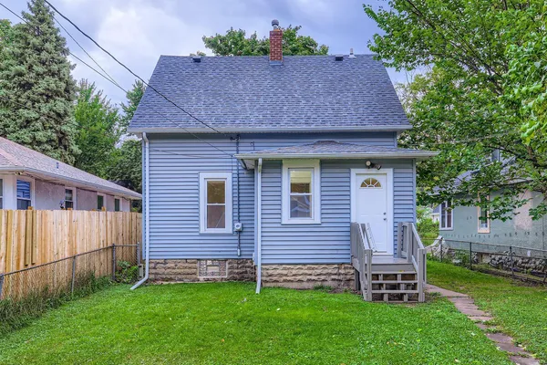 $2,250 | 2939 Russell Avenue North, Minneapolis, MN 55411