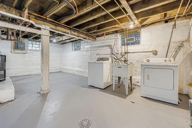 $2,399 | 2939 Russell Avenue North, Minneapolis, MN 55411