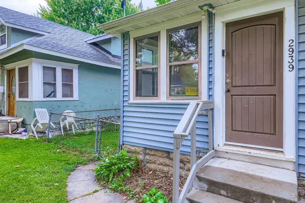 $2,250 | 2939 Russell Avenue North, Minneapolis, MN 55411