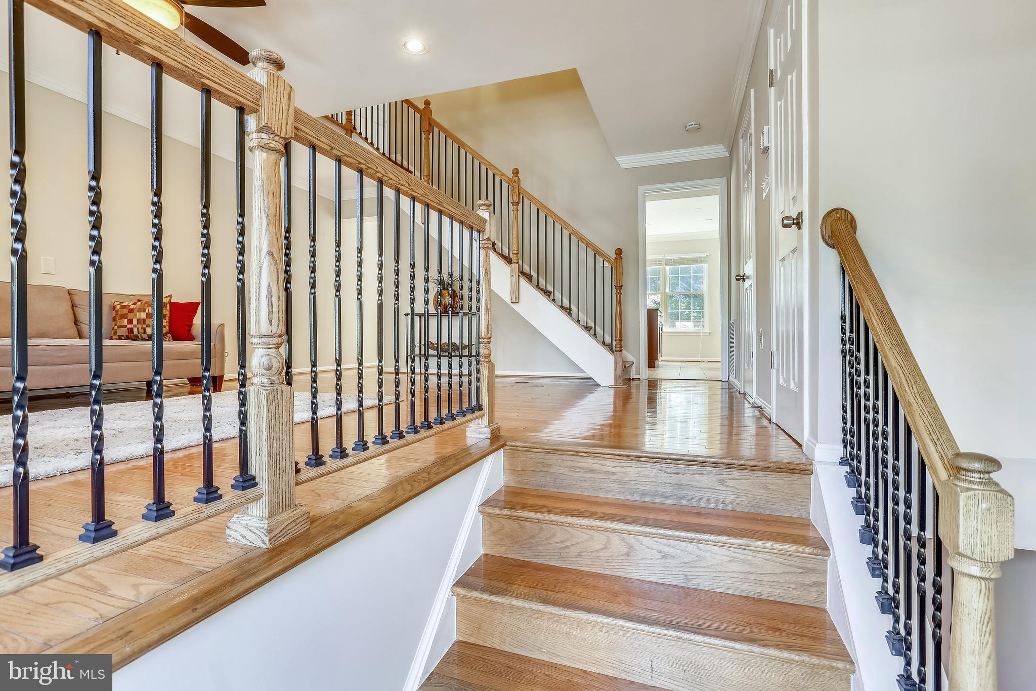 1907 Brightleaf Court Silver Spring, MD 20902 - Photo 2 of 28 ENTRY WAY