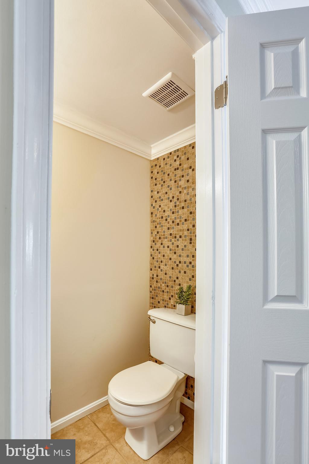 1907 Brightleaf Court Silver Spring, MD 20902 - Photo 7 of 28 MAIN LEVEL POWDER ROOM