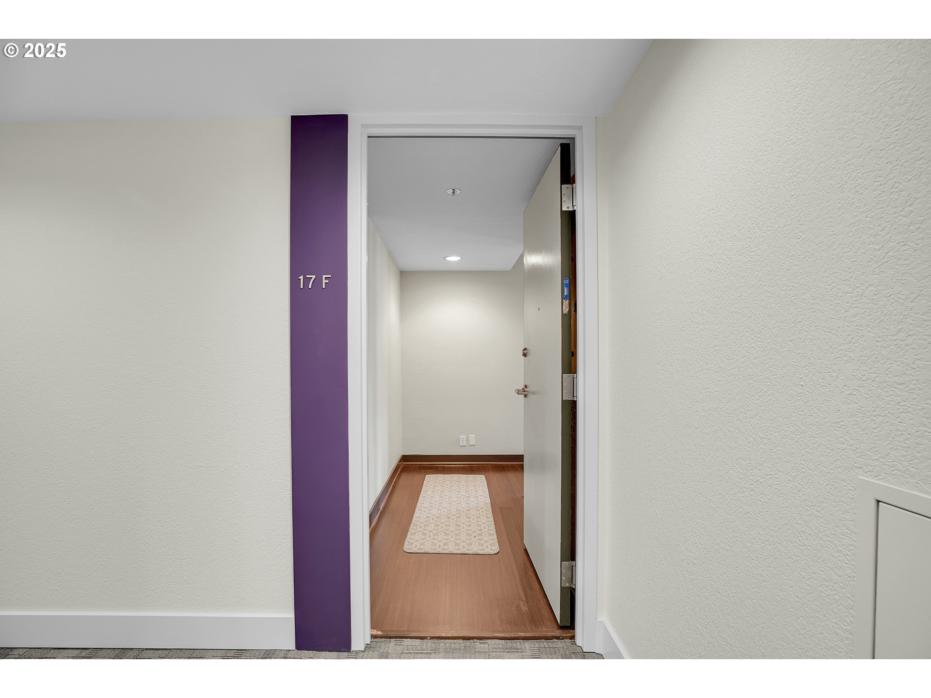 255 Southwest Harrison Street, Unit 17F Portland, OR 97201 - Photo 3 of 31