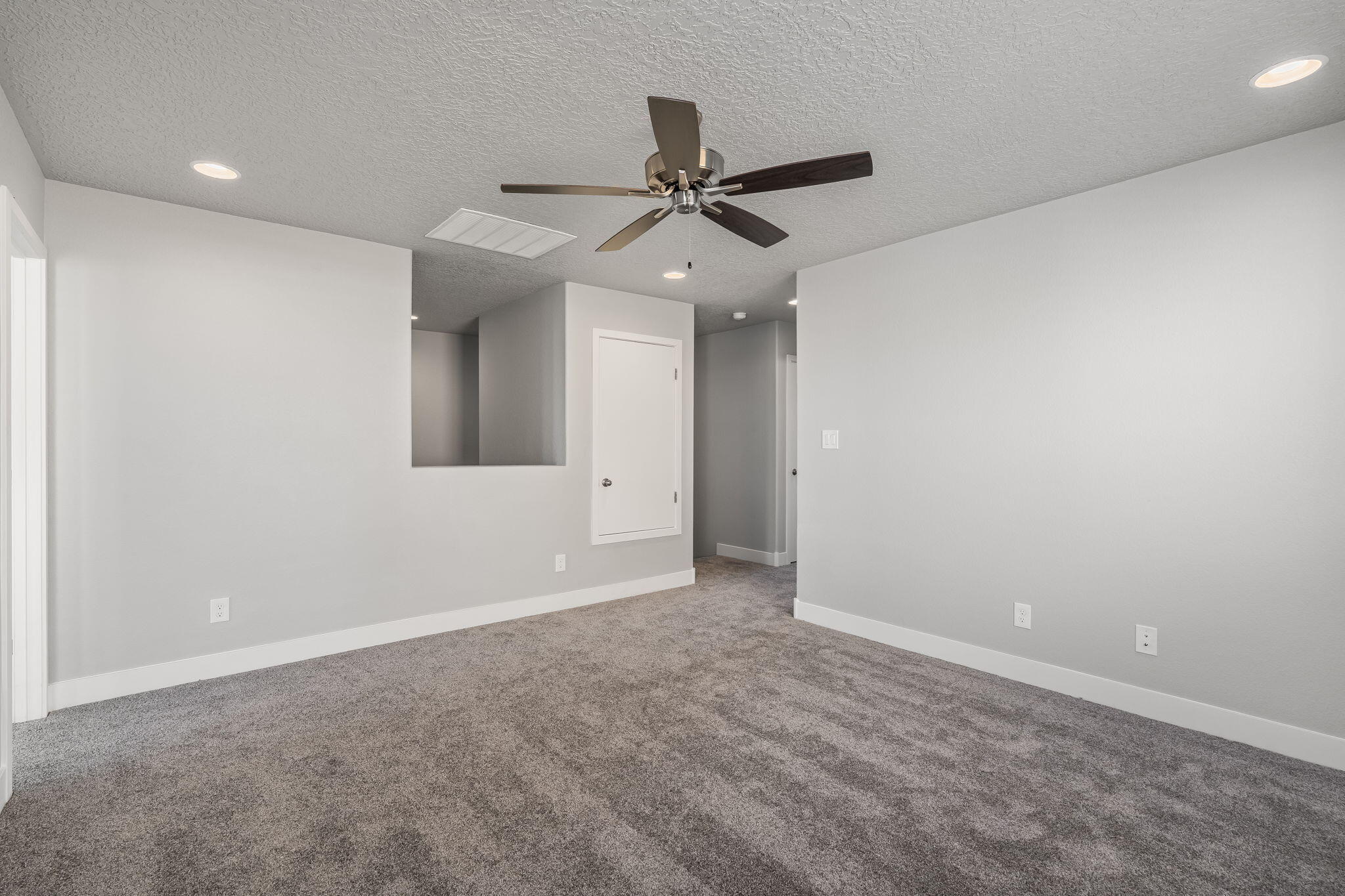 3652 Queen Court Northeast Rio Rancho, NM 87144 - Photo 8 of 14 Gallery Image 8