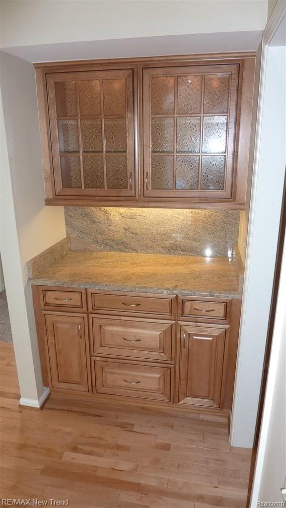 6839 High Ridge Road West Bloomfield, MI 48324 - Photo 10 of 22 Butler pantry