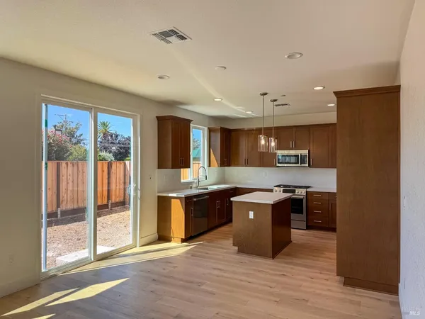 $994,900 | 487 Sanchez Court, Sonoma, CA 95476