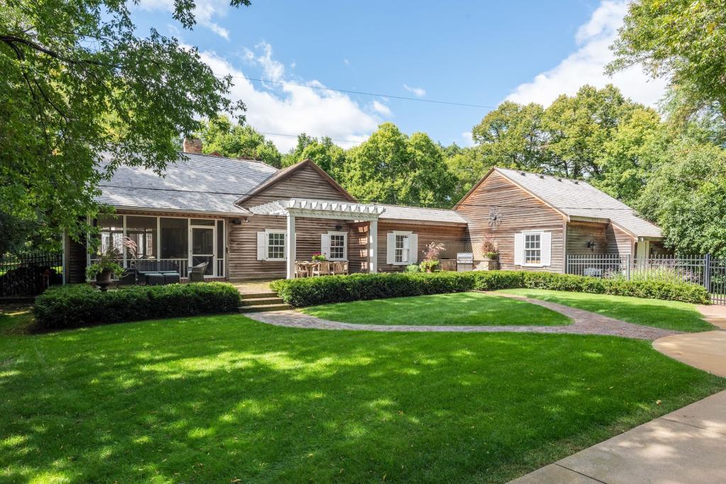 18425 Maple Ridge Road Deephaven, MN 55391 - Photo 13 of 41