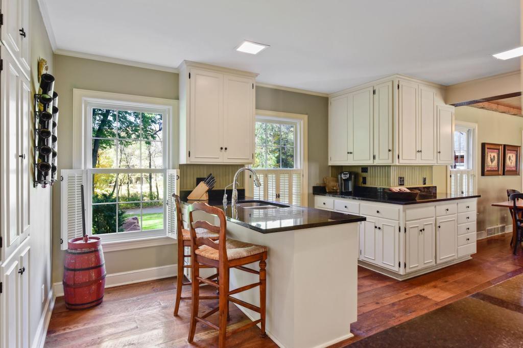 18425 Maple Ridge Road Deephaven, MN 55391 - Photo 7 of 41