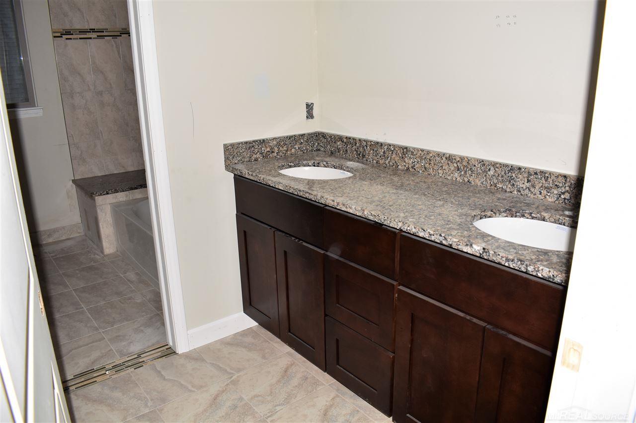 54790 Ridge Road New Baltimore, MI 48047 - Photo 11 of 15 31367012-10.JPG