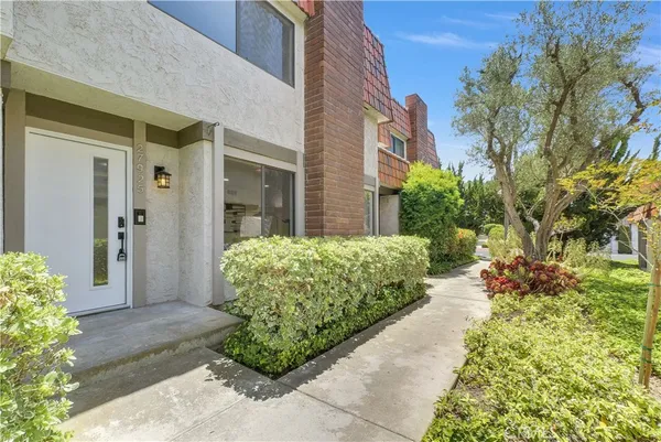 $1,069,000 | 27925 Ridgebluff Court, Rancho Palos Verdes, CA 90275