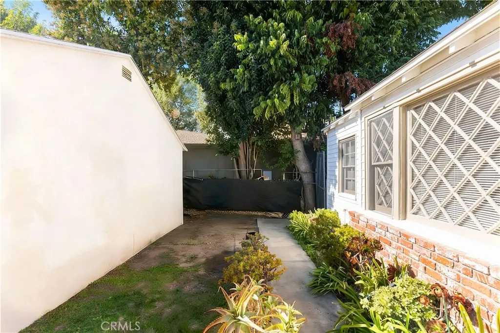 15207 Greenleaf Street Sherman Oaks, CA 91403 - Photo 4 of 32 a view of a pathway with a yard