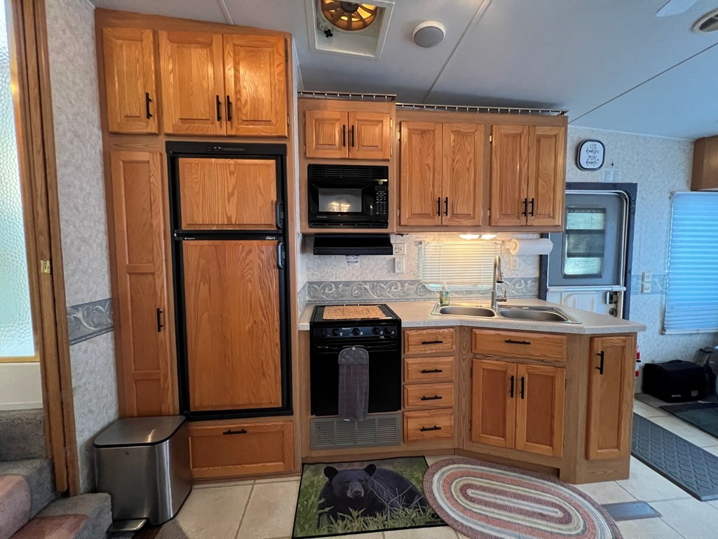 294 Pioneer Ests Road Murphy, NC 28906 - Photo 14 of 36 RV kitchen