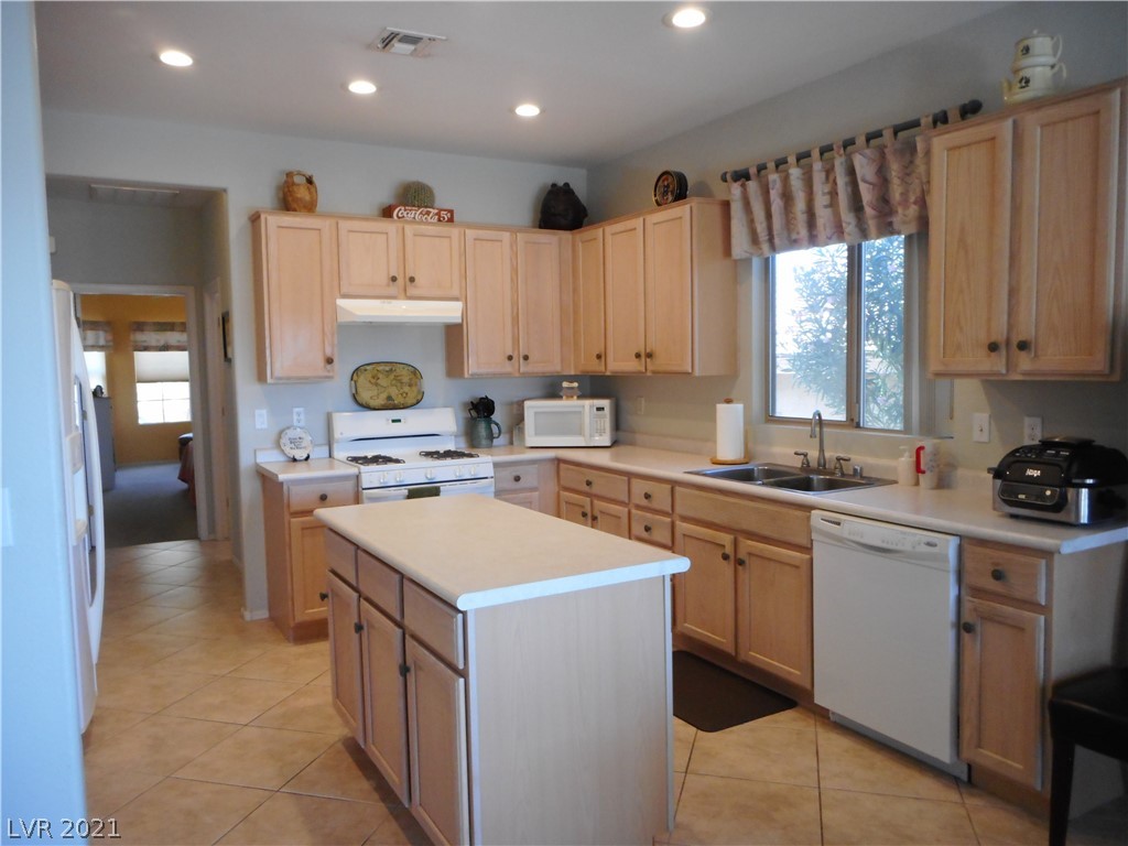 2066 King Mesa Drive Henderson, NV 89012 - Photo 8 of 36