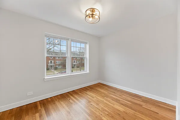 $1,800 | 132 Ridge Avenue, Unit 2, Evanston, IL 60202