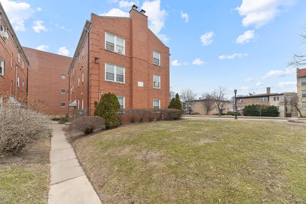 $1,800 | 132 Ridge Avenue, Unit 2, Evanston, IL 60202