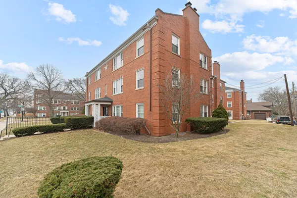 $1,800 | 132 Ridge Avenue, Unit 2, Evanston, IL 60202