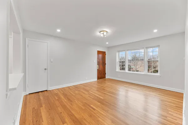 $1,800 | 132 Ridge Avenue, Unit 2, Evanston, IL 60202