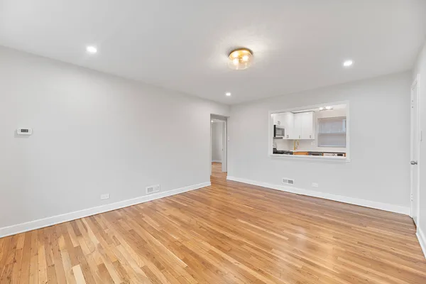 $1,800 | 132 Ridge Avenue, Unit 2, Evanston, IL 60202