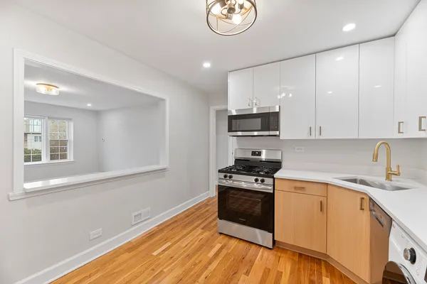 $1,800 | 132 Ridge Avenue, Unit 2, Evanston, IL 60202