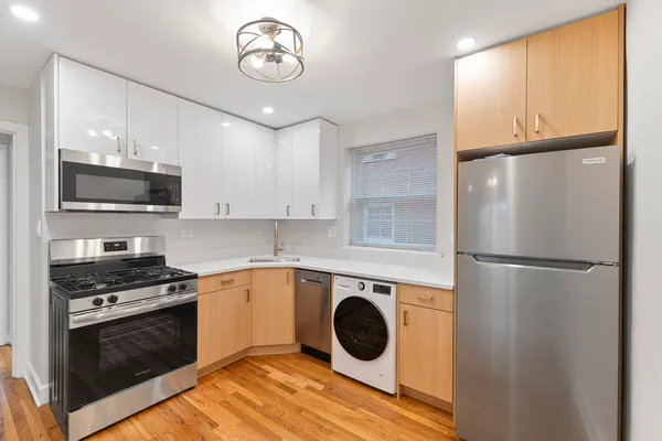 $1,800 | 132 Ridge Avenue, Unit 2, Evanston, IL 60202