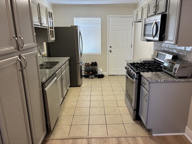 6346 North Ridgeway Avenue, Unit 1W Chicago, IL 60659 - Photo 5 of 14