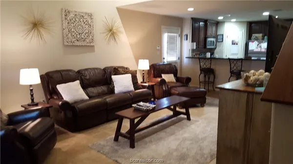 $2,995 | 500 MacArthur Street, College Station, TX 77840