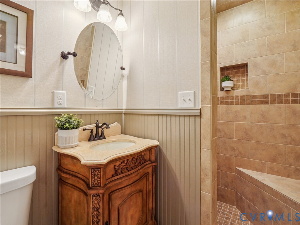 6530 Glebe Point Road Chesterfield, VA 23838 - Photo 18 of 41 a bathroom with a sink a toilet and mirror