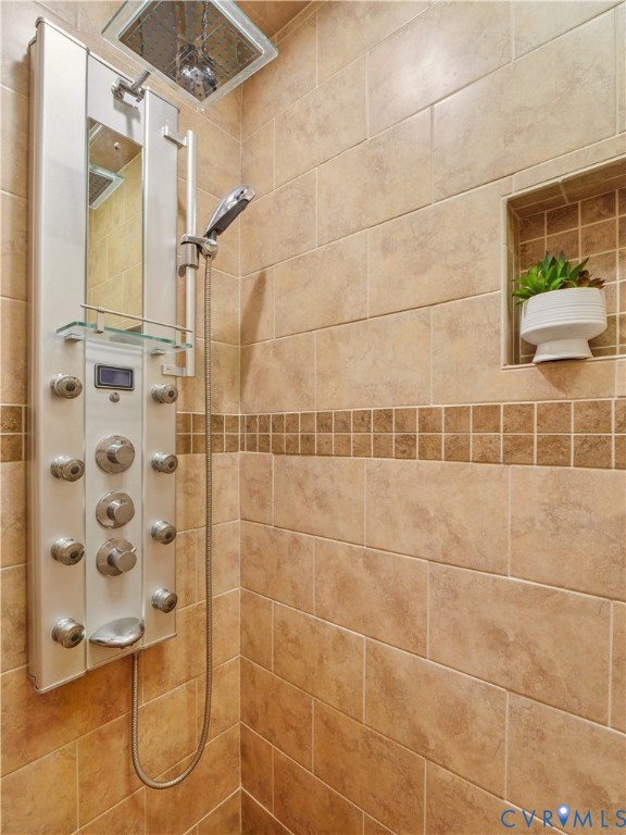 6530 Glebe Point Road Chesterfield, VA 23838 - Photo 19 of 41 a bathroom with a shower